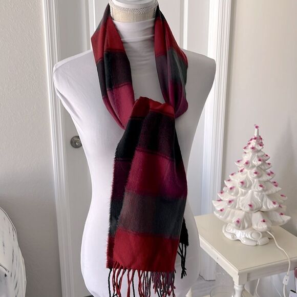 Kennedy Scotland 100 Cashmere Scarf Red Plaid Fringe NWOT GIFT ! - Picture 1 of 6